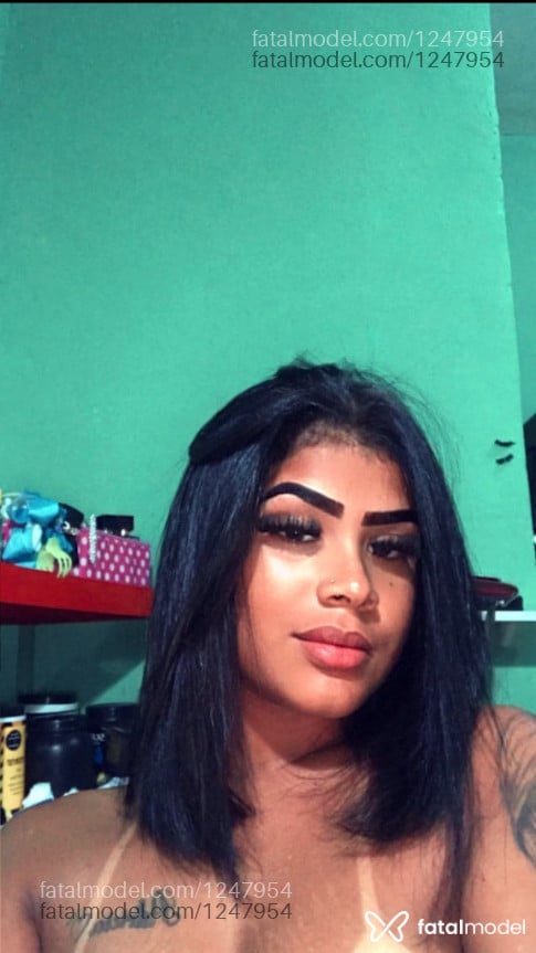 Acompanhante mulher morena (o) de olhos castanhos - Myaah