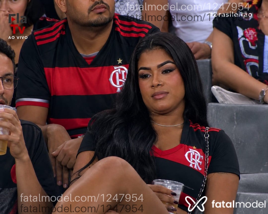 Acompanhante mulher morena (o) de olhos castanhos - Myaah