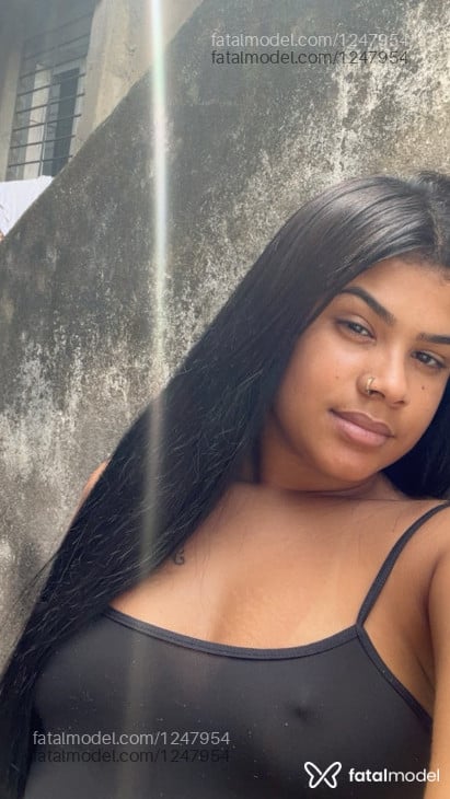 Acompanhante mulher morena (o) de olhos castanhos - Myaah