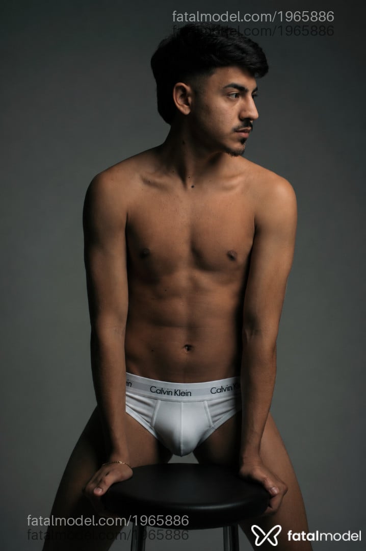 Acompanhante homem morena (o) de olhos cinza - Lucas