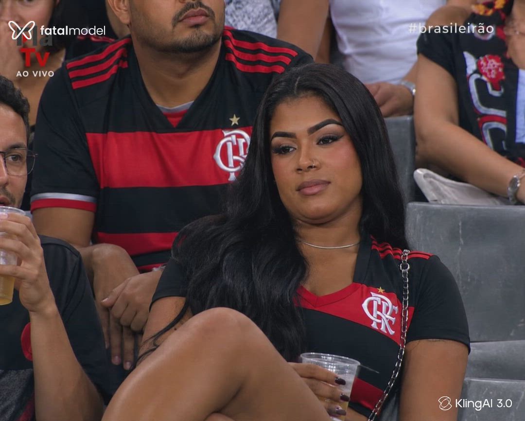 Acompanhante mulher morena (o) de olhos castanhos - Myaah