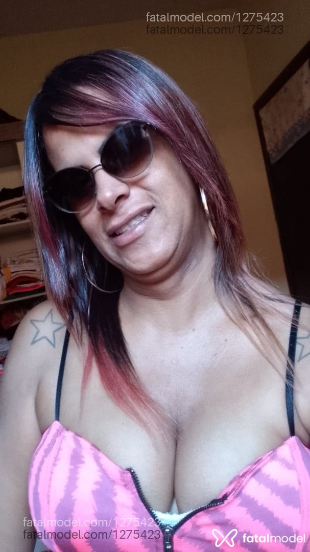 Acompanhante mulher trans loira (o) de olhos castanhos - Giselly