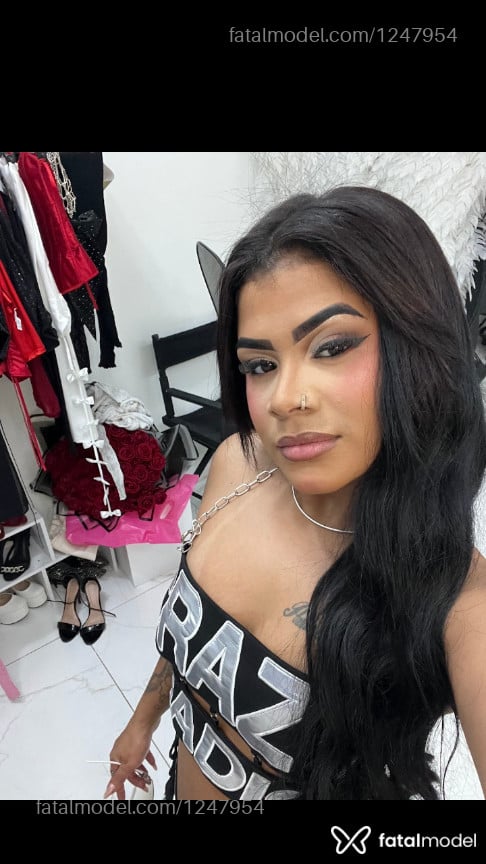 Acompanhante mulher morena (o) de olhos castanhos - Myaah