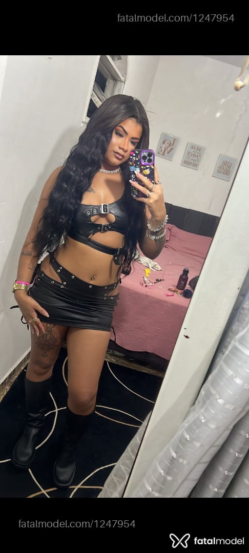 Acompanhante mulher morena (o) de olhos castanhos - Myaah