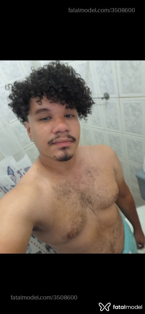 Acompanhante homem com cabelo castanho de olhos castanhos - Ângelo