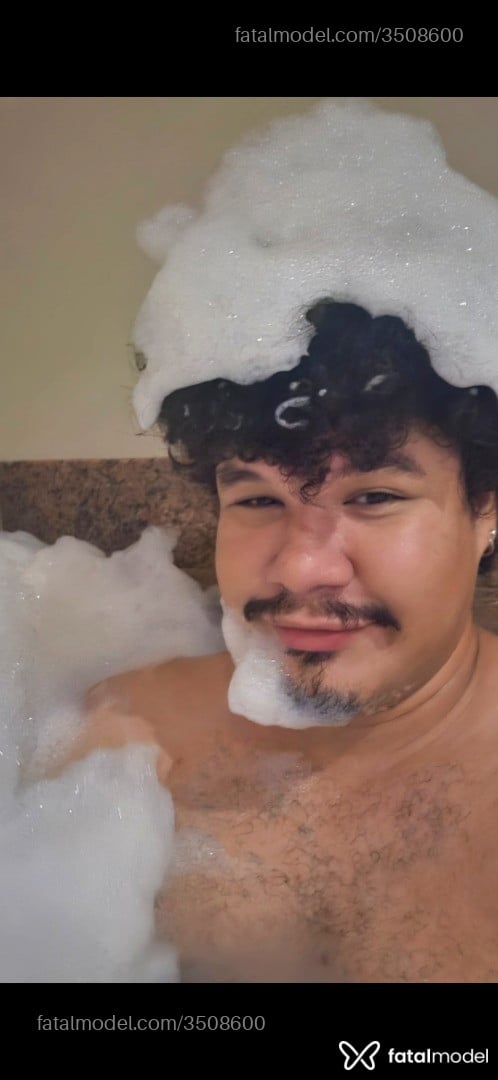 Acompanhante homem com cabelo castanho de olhos castanhos - Ângelo
