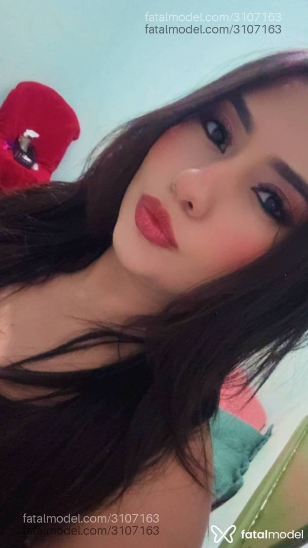 Acompanhante mulher morena (o) de olhos castanhos - Isis