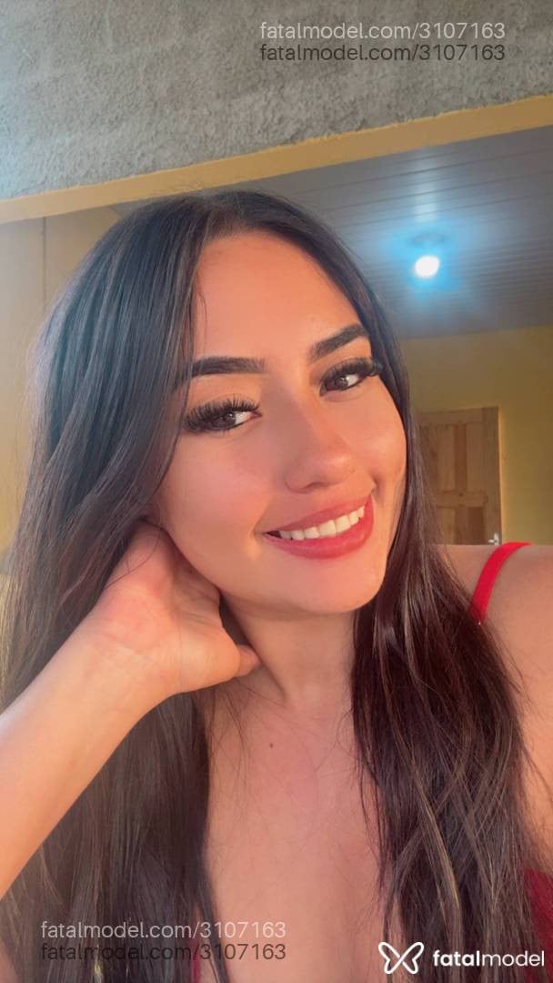 Acompanhante mulher morena (o) de olhos castanhos - Isis
