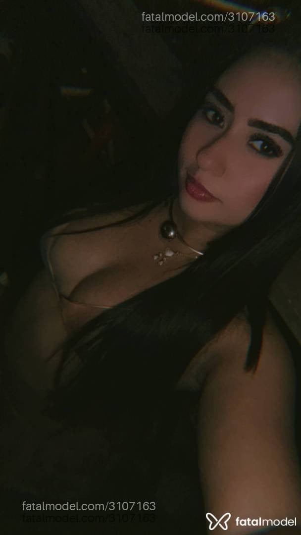 Acompanhante mulher morena (o) de olhos castanhos - Isis