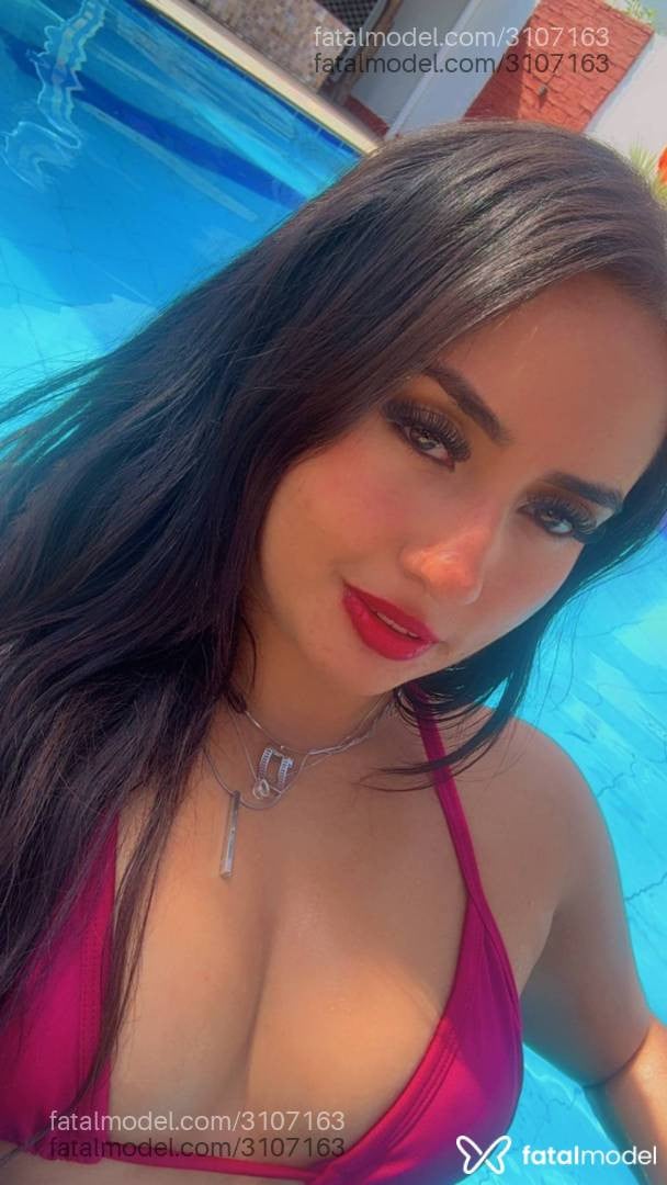 Acompanhante mulher morena (o) de olhos castanhos - Isis