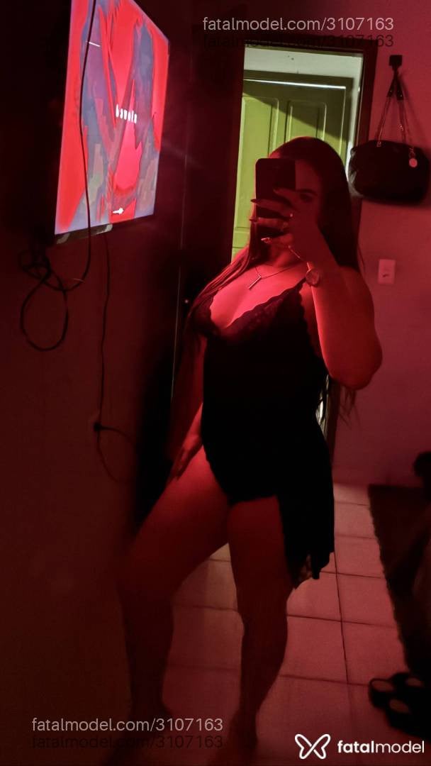 Acompanhante mulher morena (o) de olhos castanhos - Isis