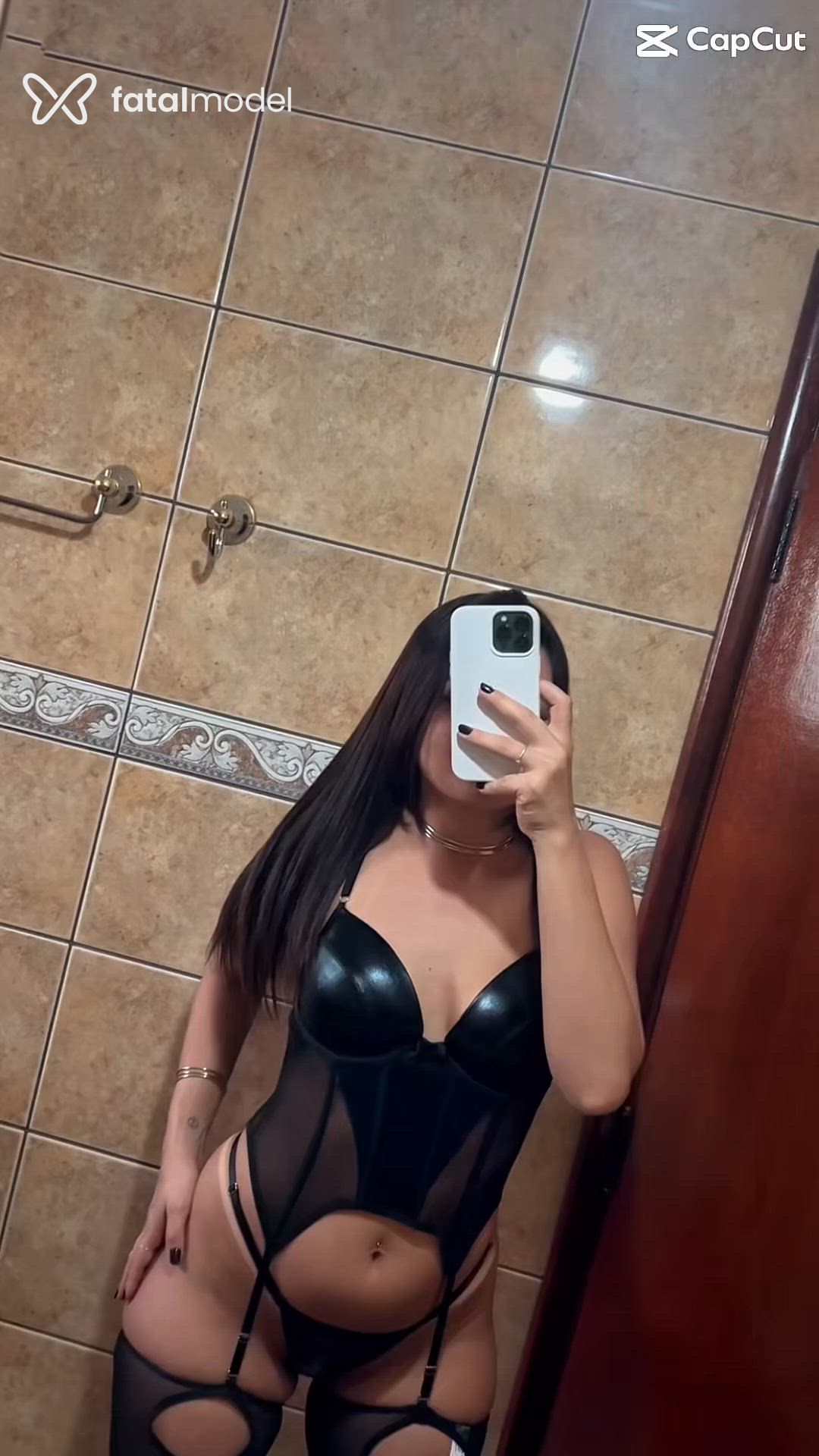 Acompanhante mulher com cabelo castanho de olhos verdes - Isabela Veloso