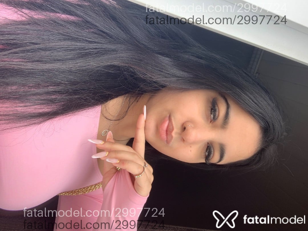 Acompanhante mulher morena (o) de olhos pretos - Rauany Acompanhante mulher morena (o) de olhos pretos - Rauany