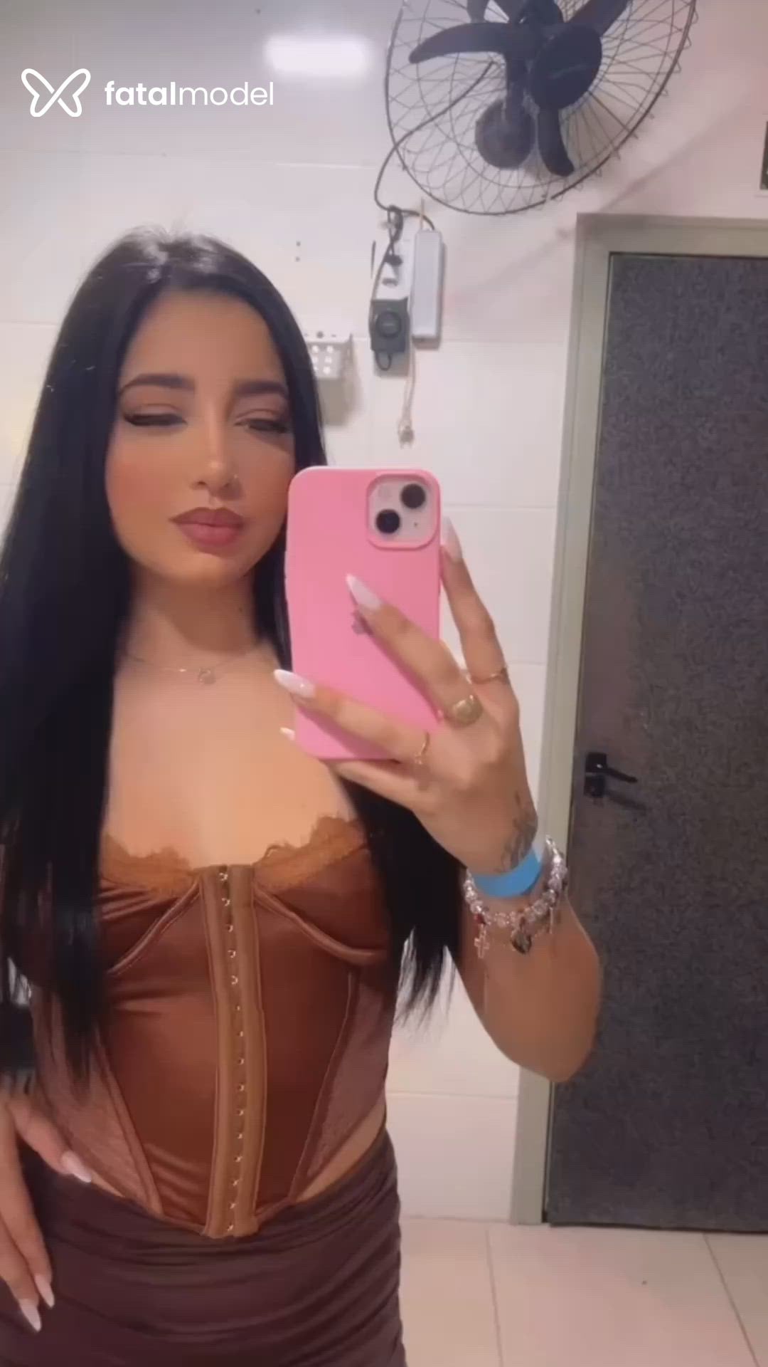 Acompanhante mulher morena (o) de olhos pretos - Rauany Acompanhante mulher morena (o) de olhos pretos - Rauany