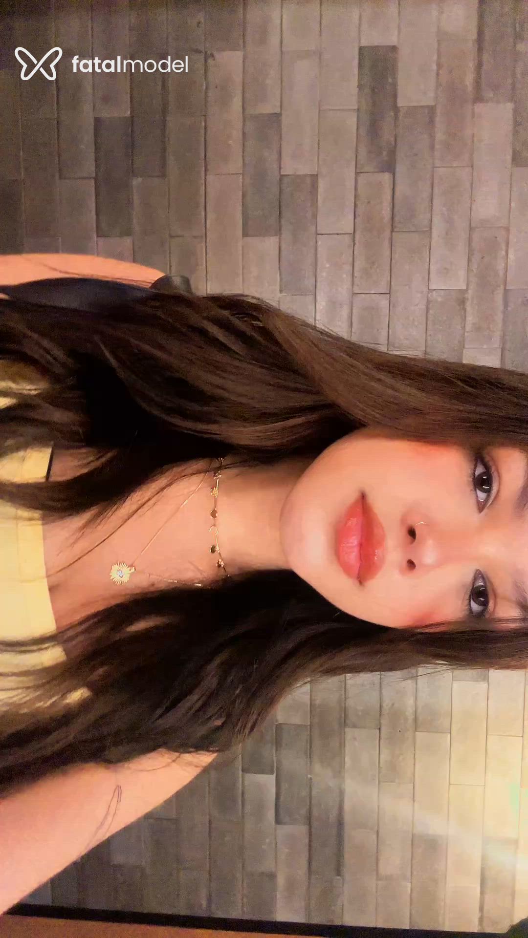 Acompanhante mulher trans com cabelo castanho de olhos castanhos - Stella