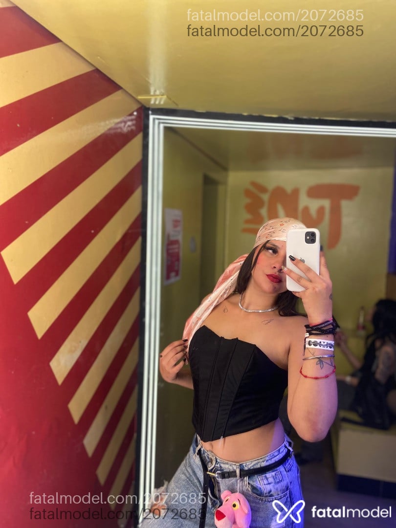Acompanhante mulher com cabelo castanho de olhos castanhos - Aurora Niff