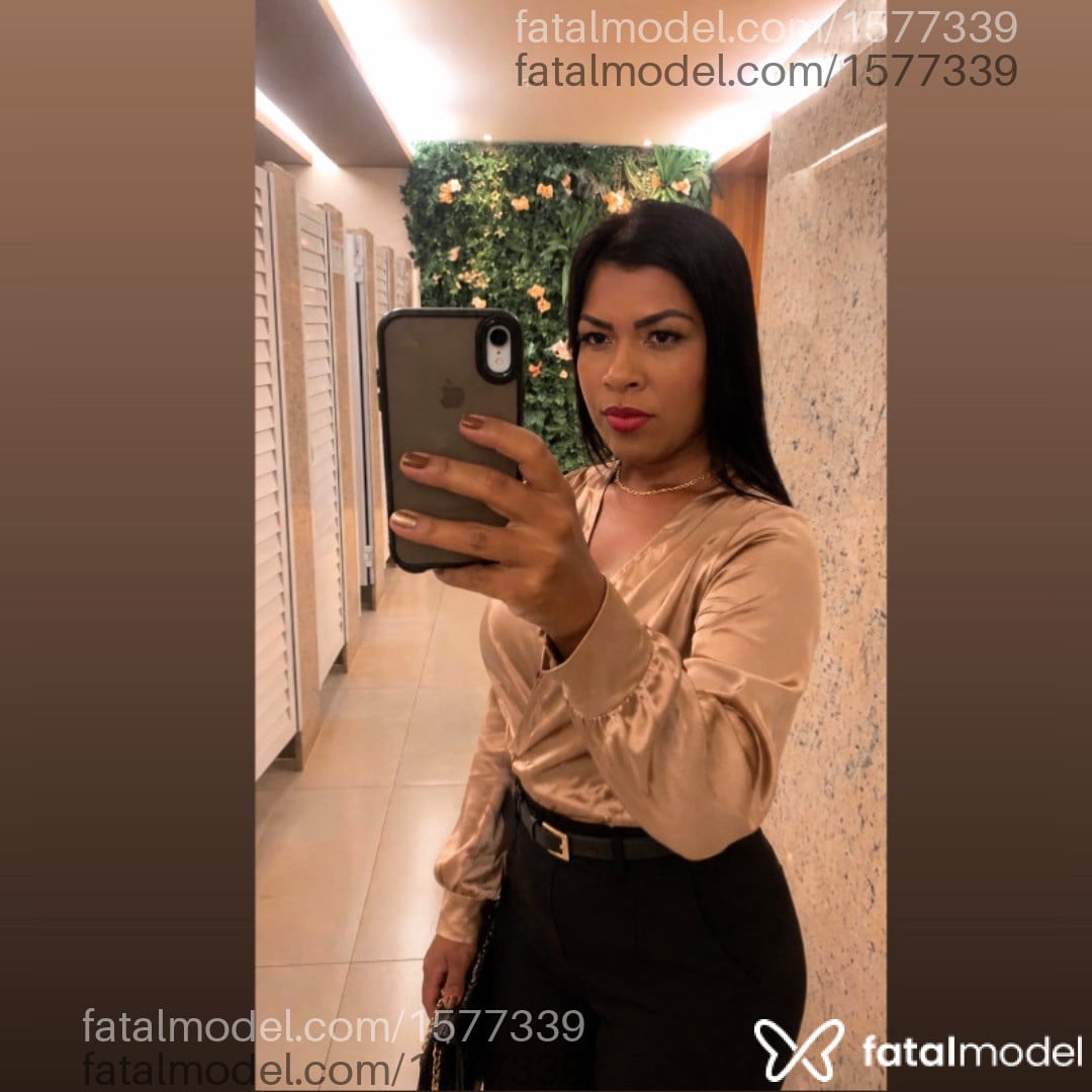 Acompanhante mulher morena (o) de olhos pretos - Carolina Manauara