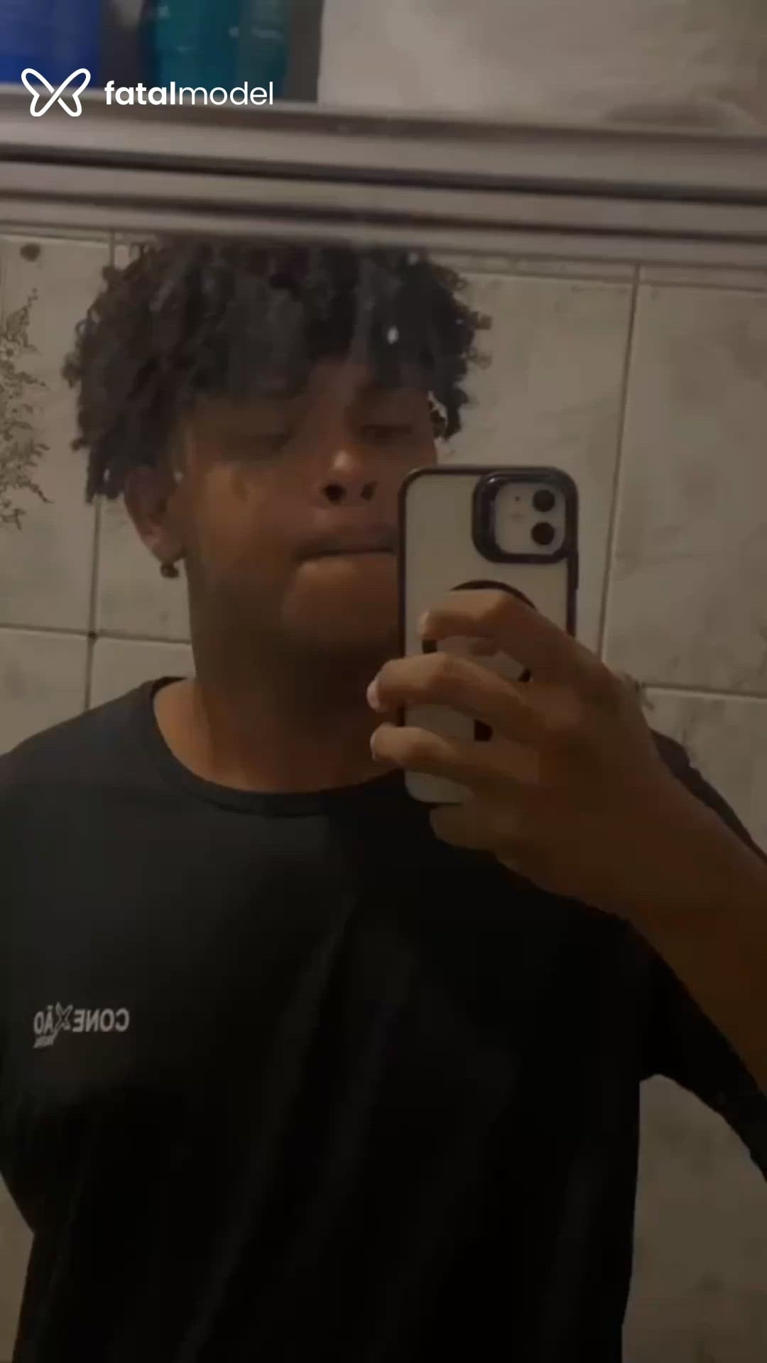 Acompanhante homem com cabelo castanho de olhos castanhos - Cacheado Safadoo Acompanhante homem com cabelo castanho de olhos castanhos - Cacheado Safadoo