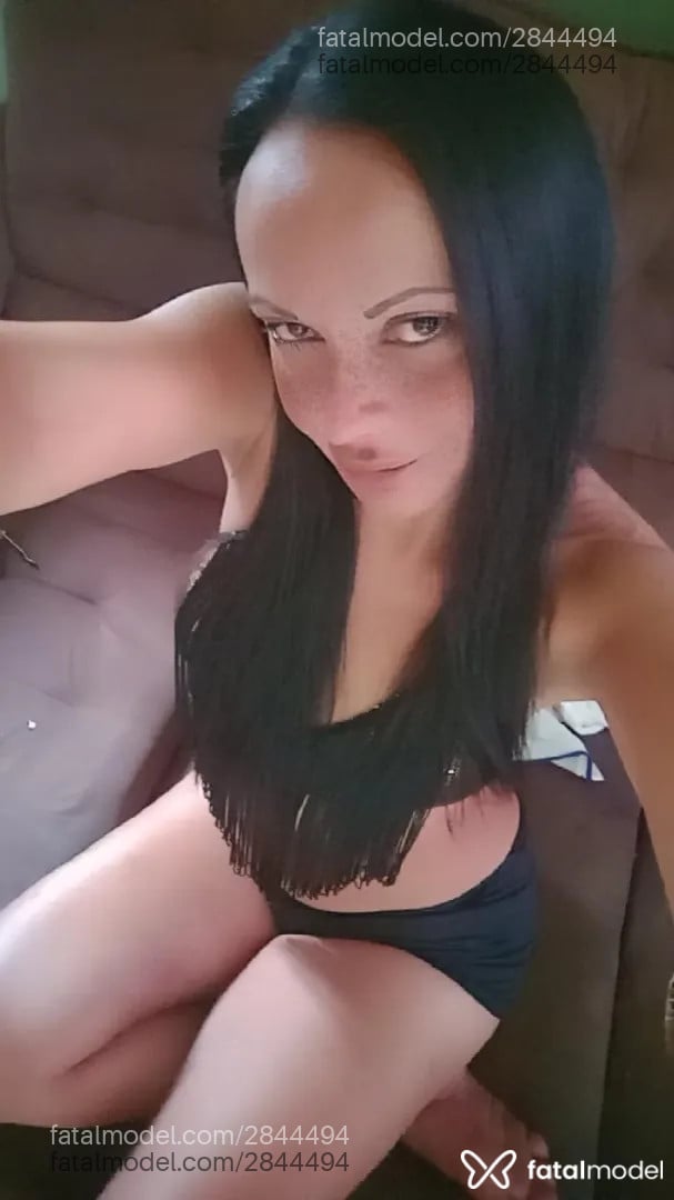 Acompanhante mulher trans morena (o) de olhos pretos - Amanda Morena