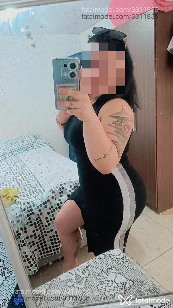 Acompanhante mulher com cabelo castanho de olhos castanhos - Carolzinha