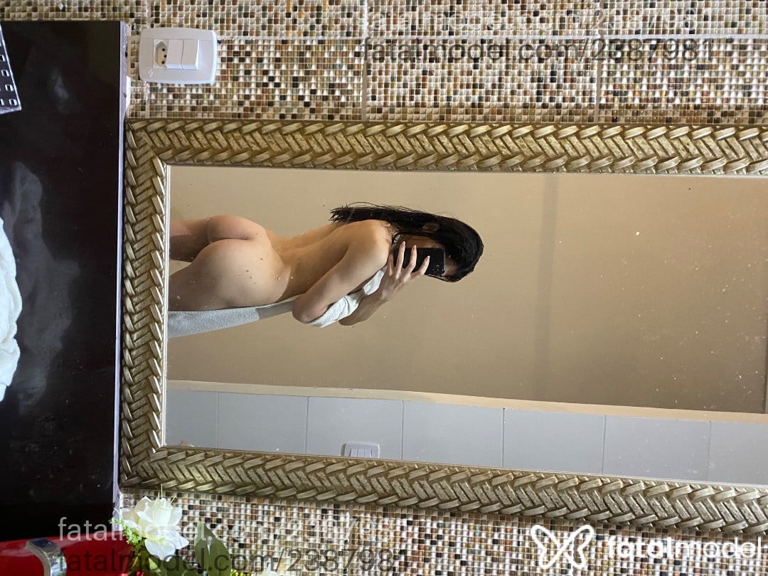Acompanhante mulher trans com cabelo castanho de olhos castanhos - Ranny