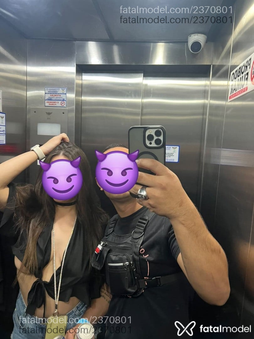 Acompanhante mulher com cabelo castanho de olhos castanhos - Déborah