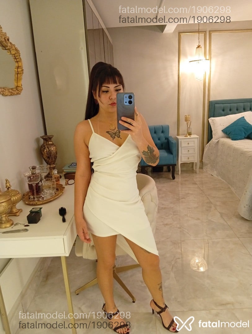 Acompanhante mulher com cabelo castanho de olhos castanhos - Surya