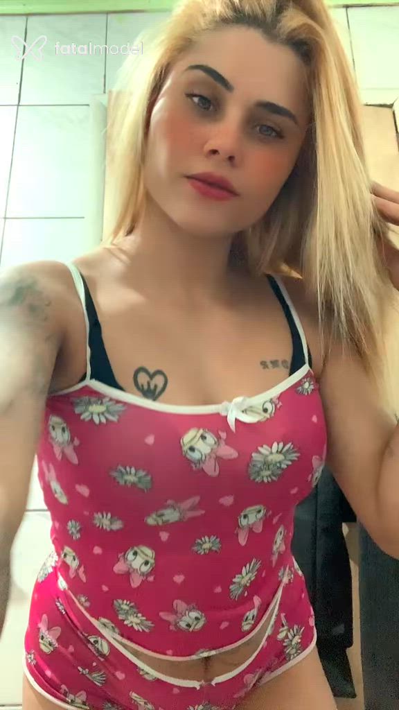 Acompanhante mulher loira (o) de olhos castanhos - Caren Almeidah Acompanhante mulher loira (o) de olhos castanhos - Caren Almeidah