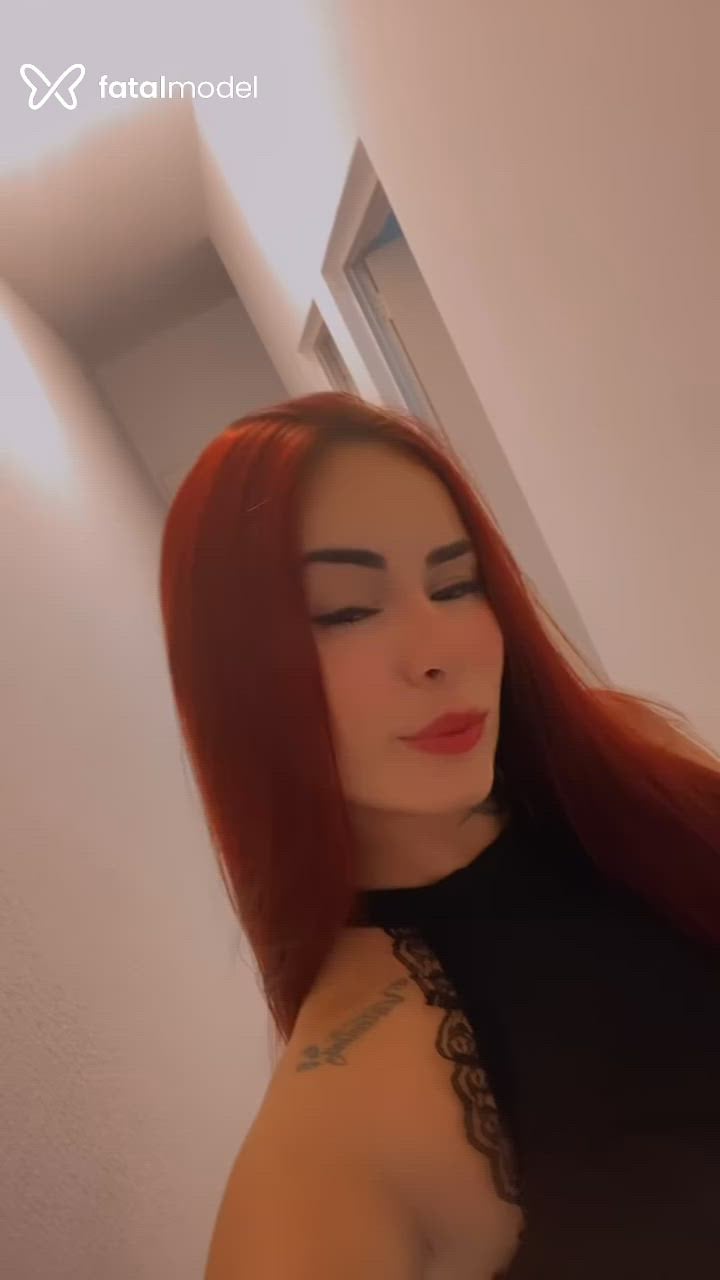 Acompanhante mulher ruiva (o) de olhos castanhos - Larissa Souza