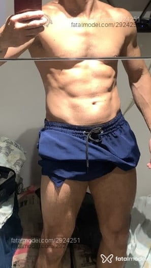 Acompanhante homem com cabelo castanho de olhos castanhos - Ricardo