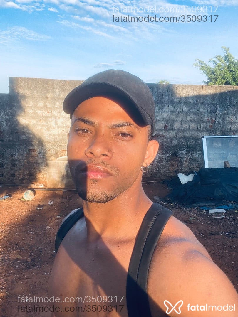 Acompanhante homem morena (o) de olhos castanhos - Ângelo Acompanhante homem morena (o) de olhos castanhos - Ângelo