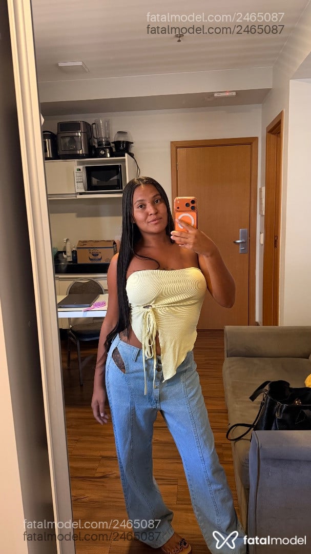 Acompanhante mulher com cabelo castanho de olhos castanhos - Safira Satto
