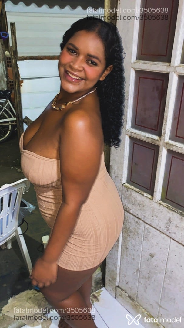 Acompanhante mulher morena (o) de olhos castanhos - Larih