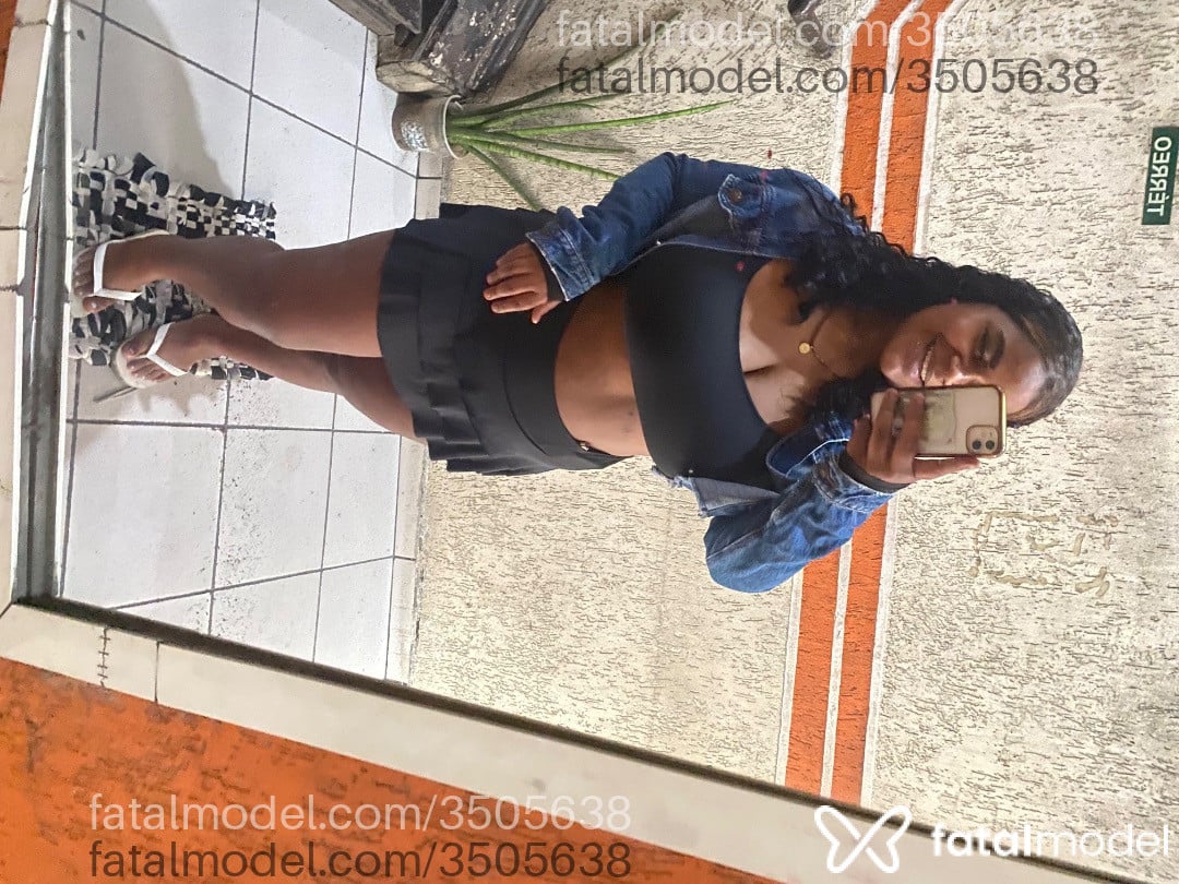 Acompanhante mulher morena (o) de olhos castanhos - Larih