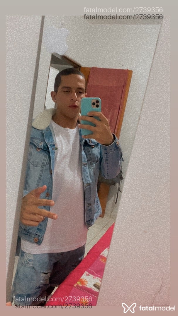 Acompanhante homem com cabelo castanho de olhos castanhos - Lucas Gomes Acompanhante homem com cabelo castanho de olhos castanhos - Lucas Gomes