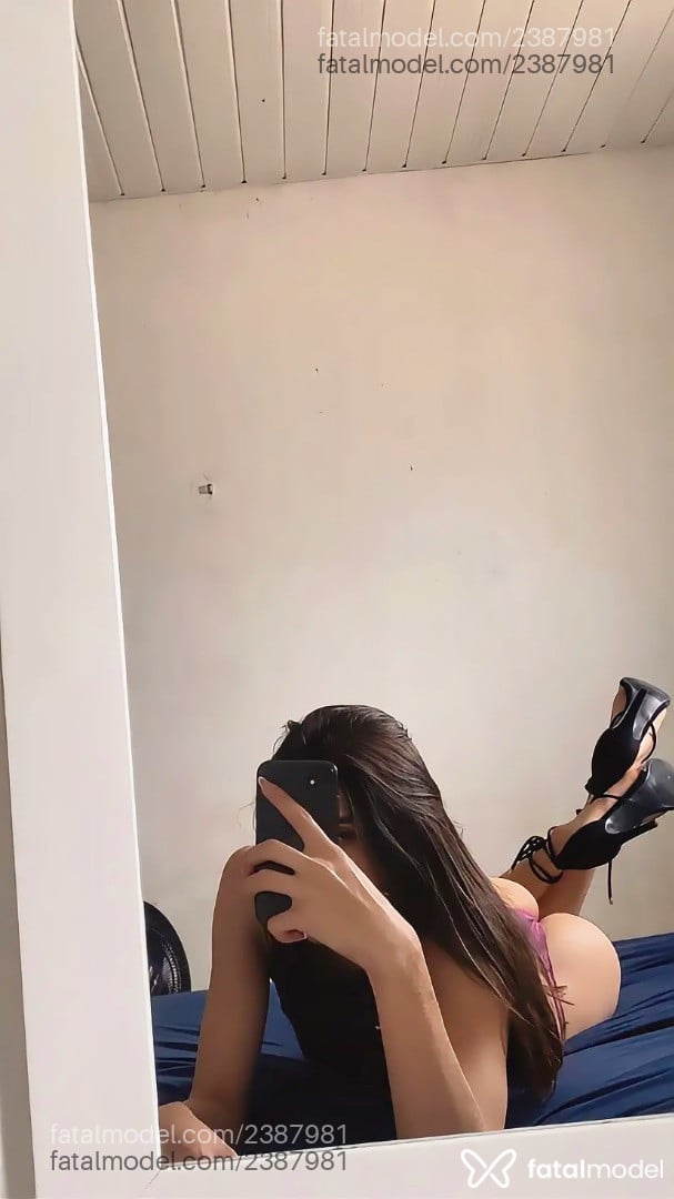 Acompanhante mulher trans com cabelo castanho de olhos castanhos - Ranny