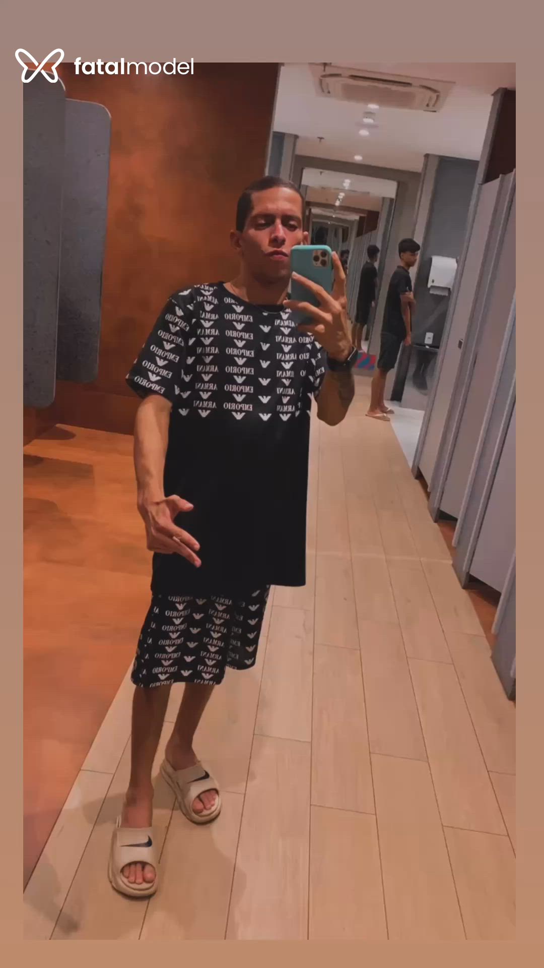 Acompanhante homem com cabelo castanho de olhos castanhos - Lucas Gomes Acompanhante homem com cabelo castanho de olhos castanhos - Lucas Gomes