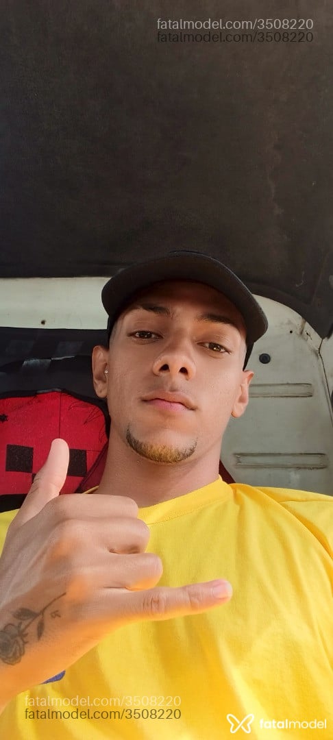 Acompanhante homem morena (o) de olhos pretos - Emanuel Acompanhante homem morena (o) de olhos pretos - Emanuel