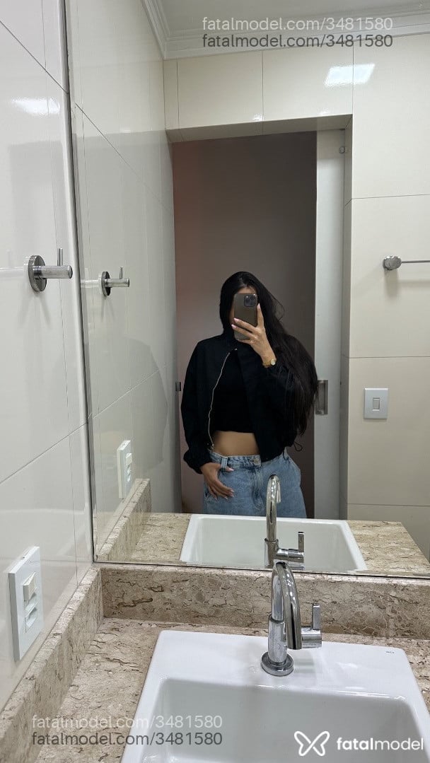 Acompanhante mulher morena (o) de olhos pretos - Lumaa