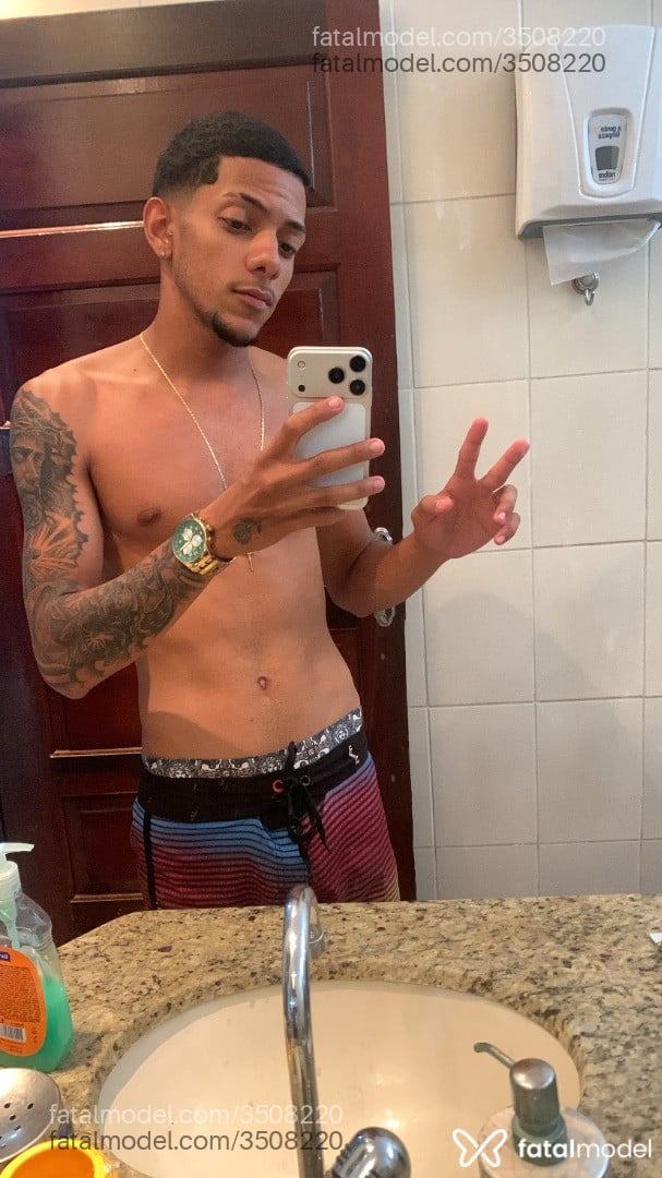 Acompanhante homem morena (o) de olhos pretos - Emanuel Acompanhante homem morena (o) de olhos pretos - Emanuel