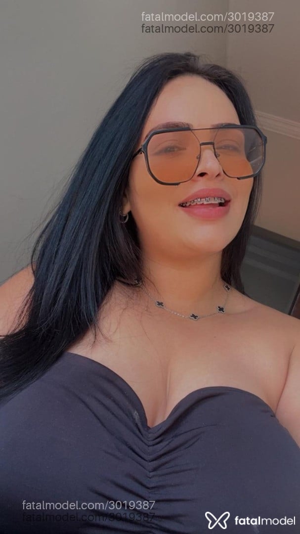 Acompanhante mulher morena (o) de olhos mel - Naaah