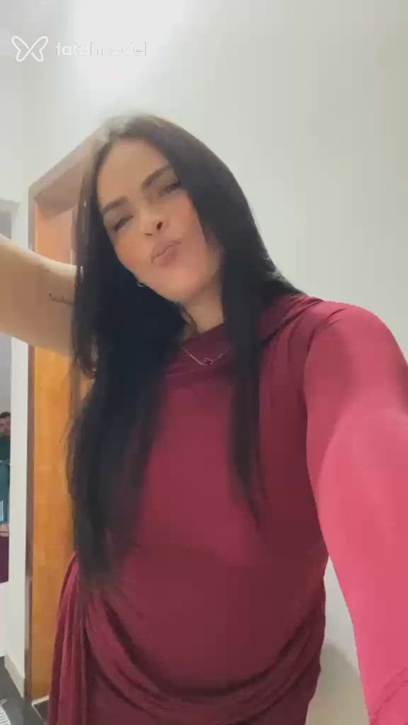 Acompanhante mulher morena (o) de olhos mel - Naaah