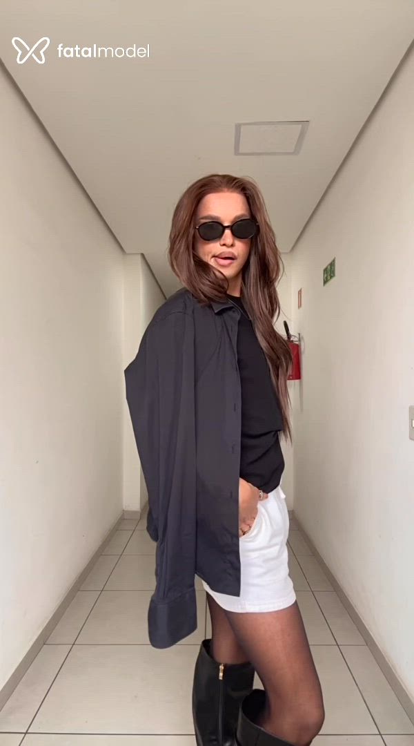 Acompanhante mulher trans com cabelo castanho de olhos castanhos - Livia Ross