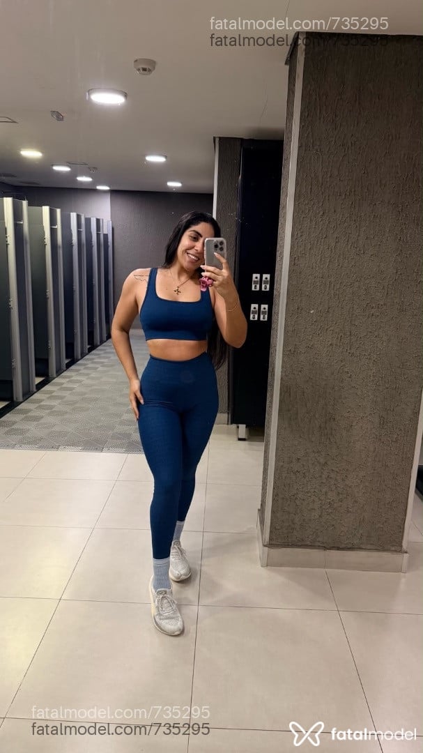 Acompanhante mulher morena (o) de olhos pretos - Mia Serrano