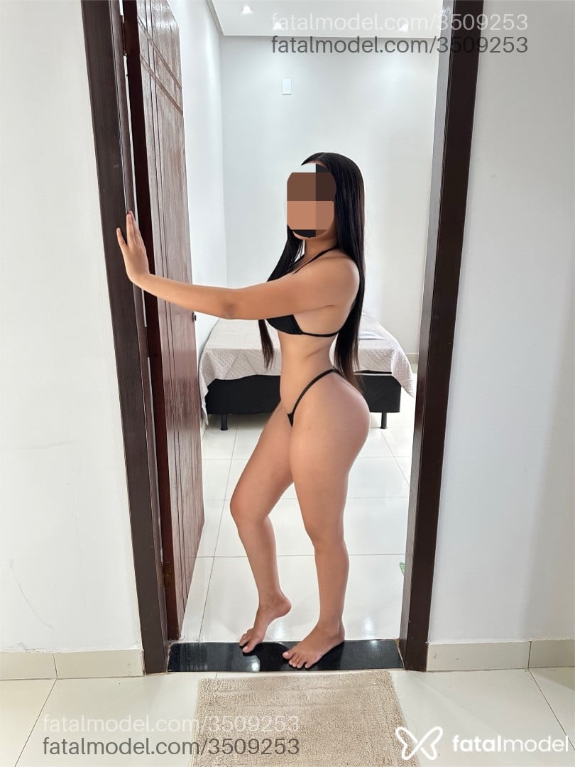 Acompanhante mulher morena (o) de olhos pretos - Amanda Lobato
