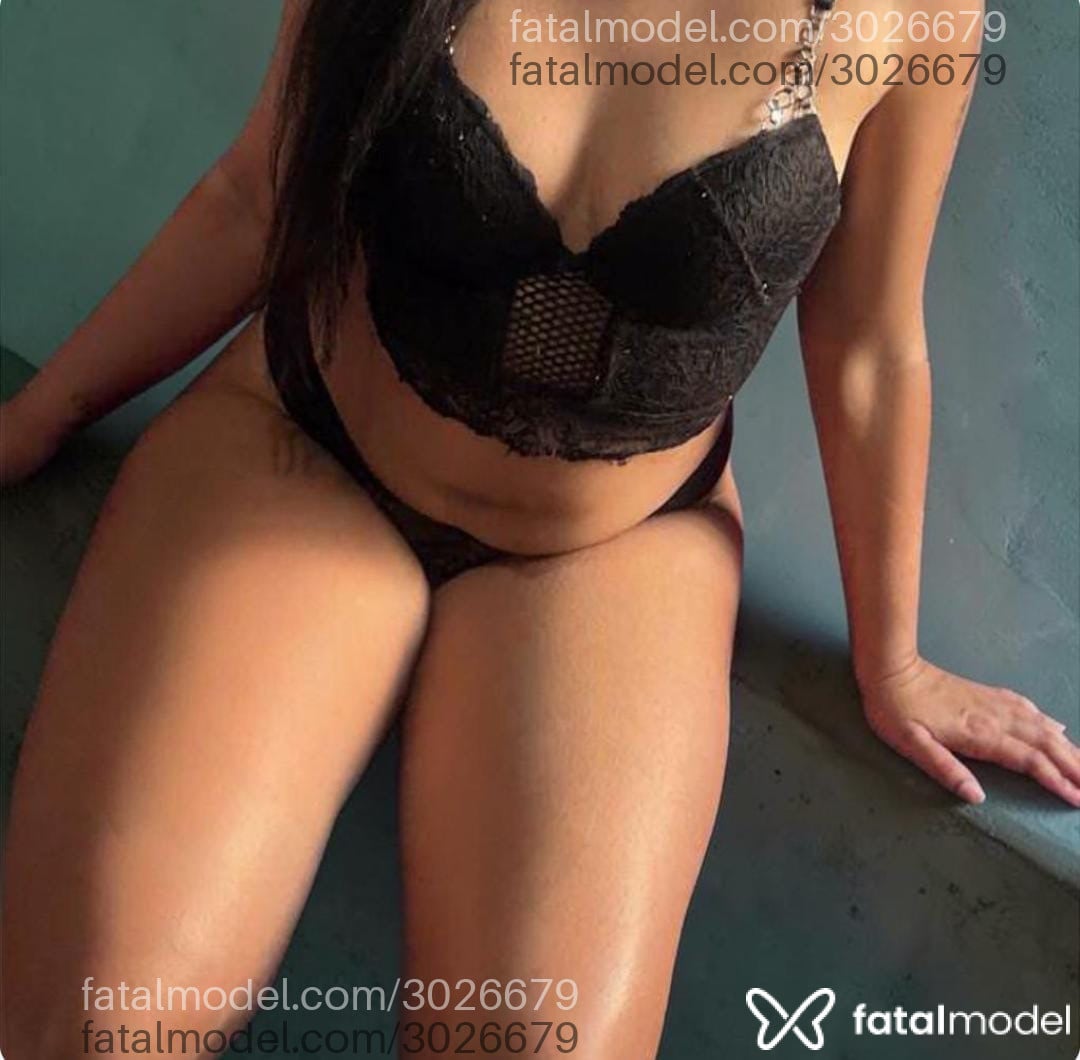 Acompanhante mulher morena (o) de olhos castanhos - Larissa