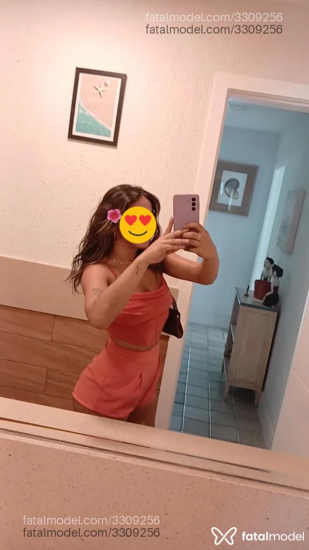 Acompanhante mulher loira (o) de olhos castanhos - Milinha
