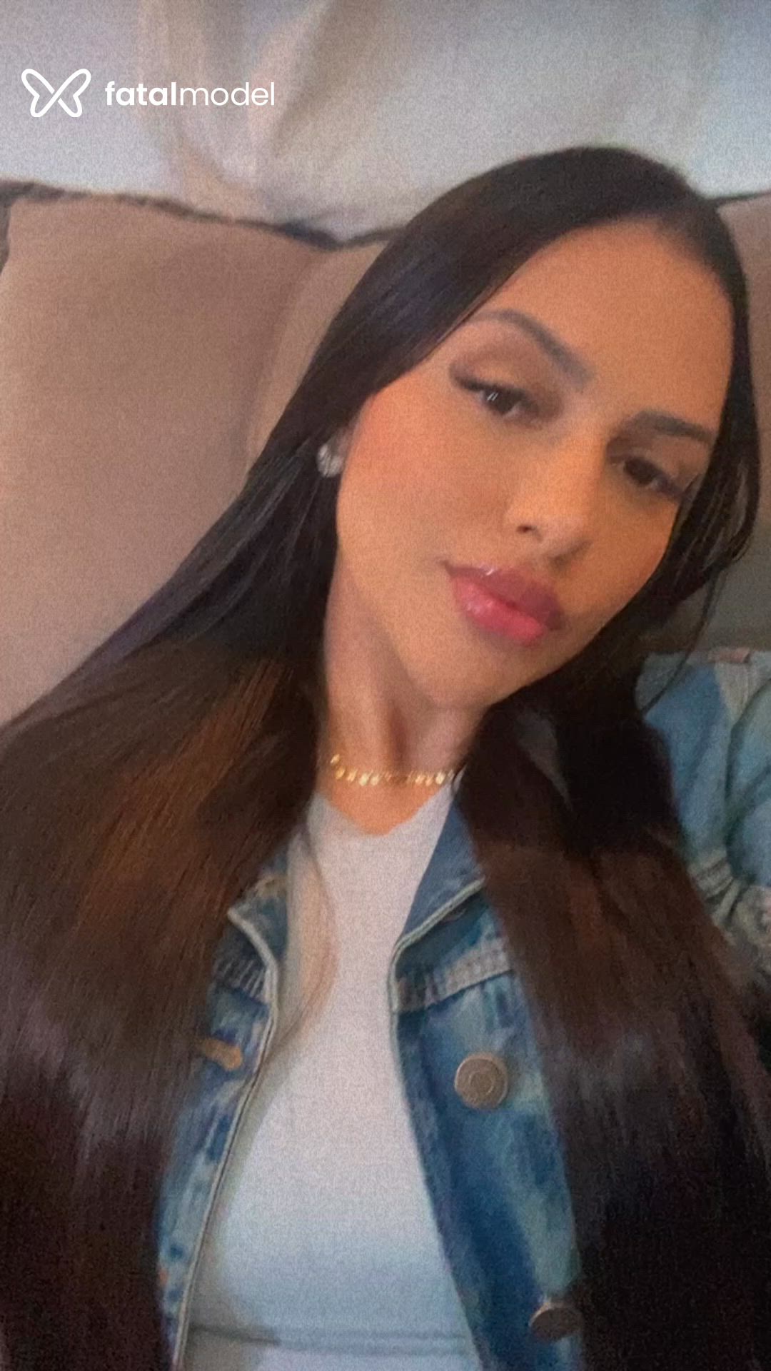 Acompanhante mulher com cabelo castanho de olhos castanhos - Bruna Acompanhante mulher com cabelo castanho de olhos castanhos - Bruna