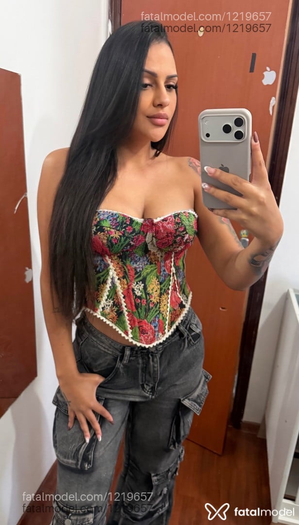 Acompanhante mulher com cabelo castanho de olhos castanhos - Bruna Acompanhante mulher com cabelo castanho de olhos castanhos - Bruna