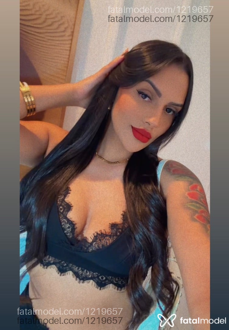 Acompanhante mulher com cabelo castanho de olhos castanhos - Bruna Acompanhante mulher com cabelo castanho de olhos castanhos - Bruna
